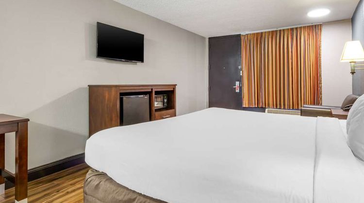 Econo Lodge Room