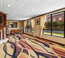 Quality Inn & Suites Civic Center Lobby