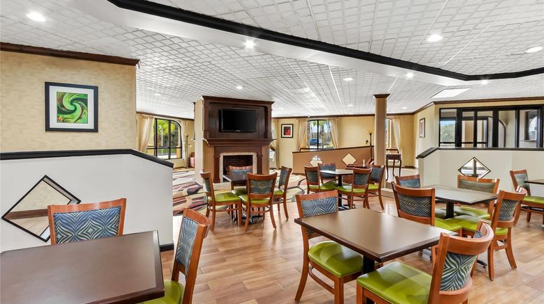 <b>Quality Inn & Suites Civic Center Restaurant</b>. Images powered by <a href="https://iceportal.shijigroup.com/" title="IcePortal" target="_blank">IcePortal</a>.