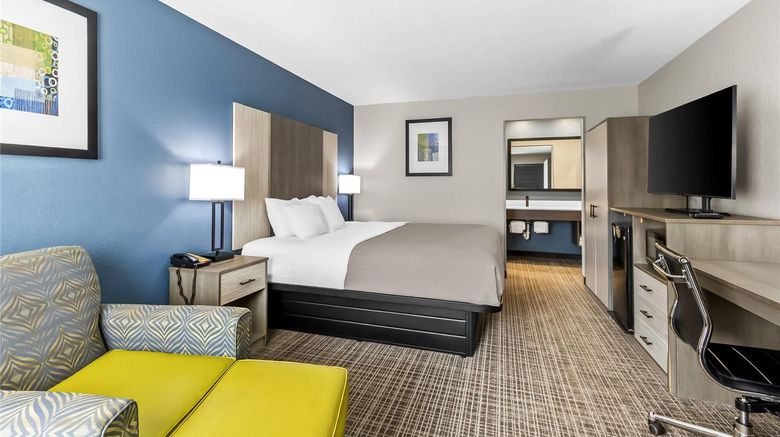 <b>Quality Inn & Suites Civic Center Room</b>. Images powered by <a href="https://iceportal.shijigroup.com/" title="IcePortal" target="_blank">IcePortal</a>.
