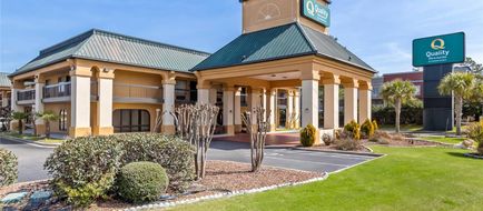 Quality Inn & Suites Civic Center Exterior