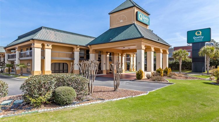 Quality Inn & Suites Civic Center Exterior