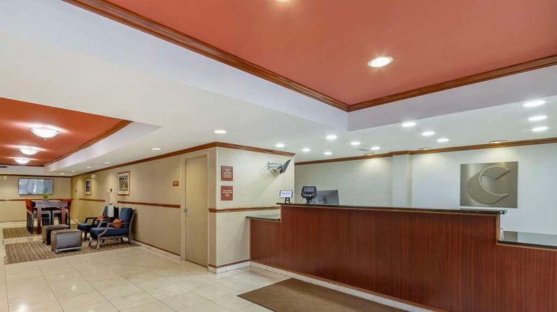 <b>Comfort Inn and Suites Airport Lobby</b>. Images powered by <a href="https://iceportal.shijigroup.com/" title="IcePortal" target="_blank">IcePortal</a>.