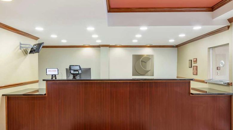 <b>Comfort Inn and Suites Airport Lobby</b>. Images powered by <a href="https://iceportal.shijigroup.com/" title="IcePortal" target="_blank">IcePortal</a>.
