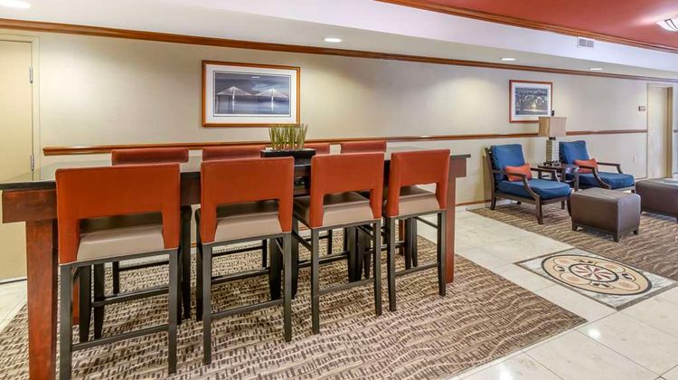 Comfort Inn and Suites Airport Lobby