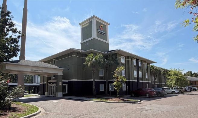 Comfort Inn and Suites Airport Exterior