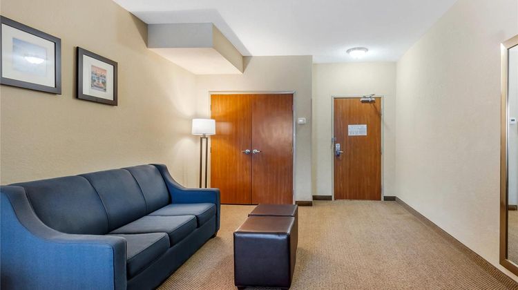 Comfort Inn and Suites Airport Room