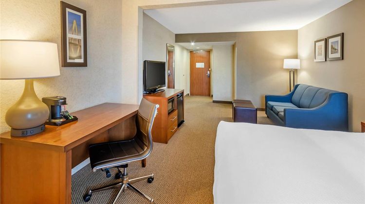 Comfort Inn and Suites Airport Suite
