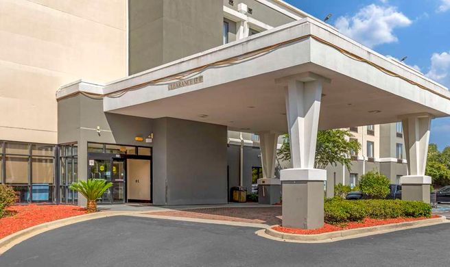 Comfort Suites Exterior