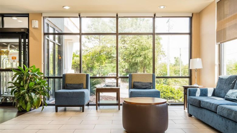 <b>Comfort Suites Lobby</b>. Images powered by <a href="https://iceportal.shijigroup.com/" title="IcePortal" target="_blank">IcePortal</a>.