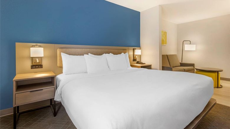 <b>Comfort Suites Suite</b>. Images powered by <a href="https://iceportal.shijigroup.com/" title="IcePortal" target="_blank">IcePortal</a>.