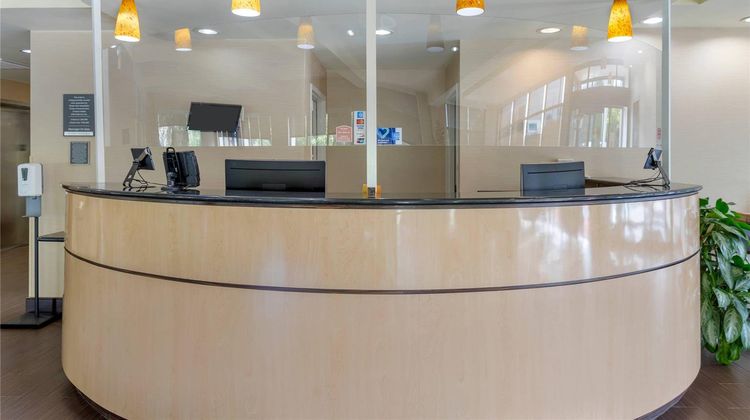 Comfort Suites Lobby