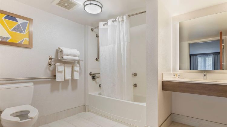 Comfort Suites Room