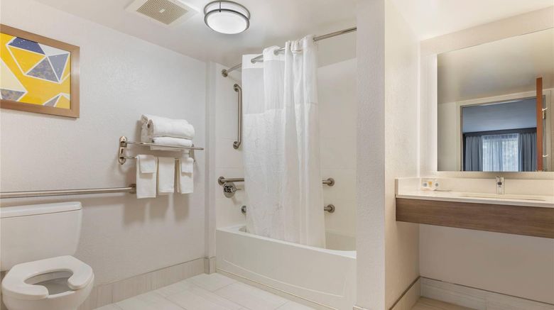 <b>Comfort Suites Room</b>. Images powered by <a href="https://iceportal.shijigroup.com/" title="IcePortal" target="_blank">IcePortal</a>.