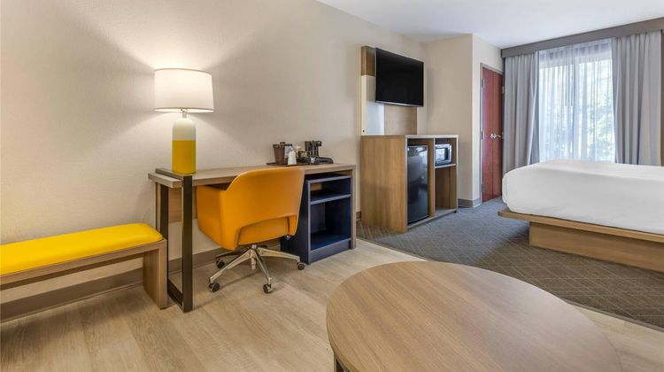 Comfort Suites Suite