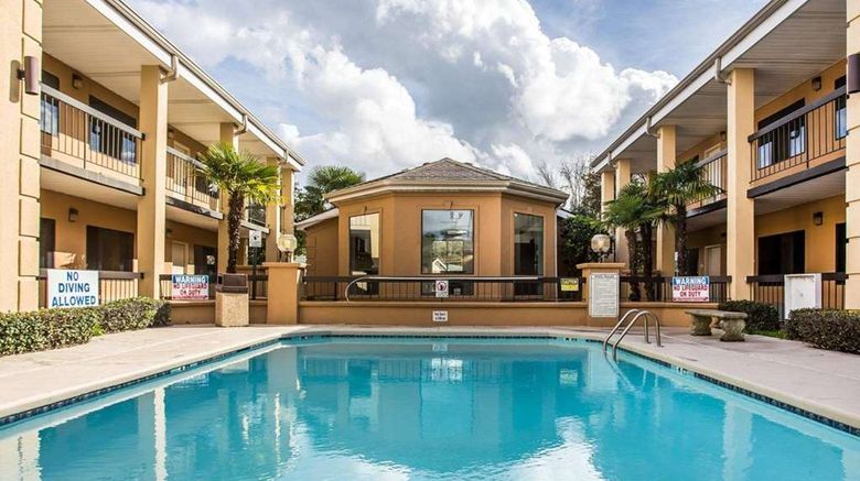 <b>Suburban Studios Pool</b>. Images powered by <a href="https://iceportal.shijigroup.com/" title="IcePortal" target="_blank">IcePortal</a>.
