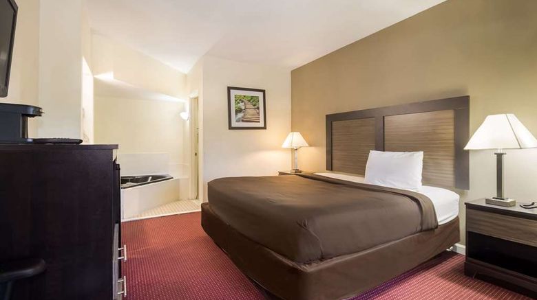 <b>Suburban Studios Suite</b>. Images powered by <a href="https://iceportal.shijigroup.com/" title="IcePortal" target="_blank">IcePortal</a>.