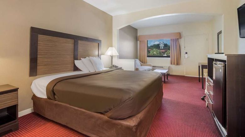 <b>Suburban Studios Suite</b>. Images powered by <a href="https://iceportal.shijigroup.com/" title="IcePortal" target="_blank">IcePortal</a>.