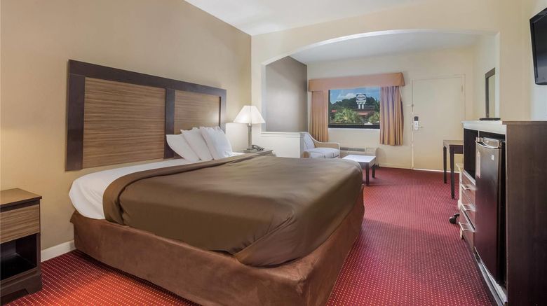 <b>Suburban Studios Suite</b>. Images powered by <a href="https://iceportal.shijigroup.com/" title="IcePortal" target="_blank">IcePortal</a>.