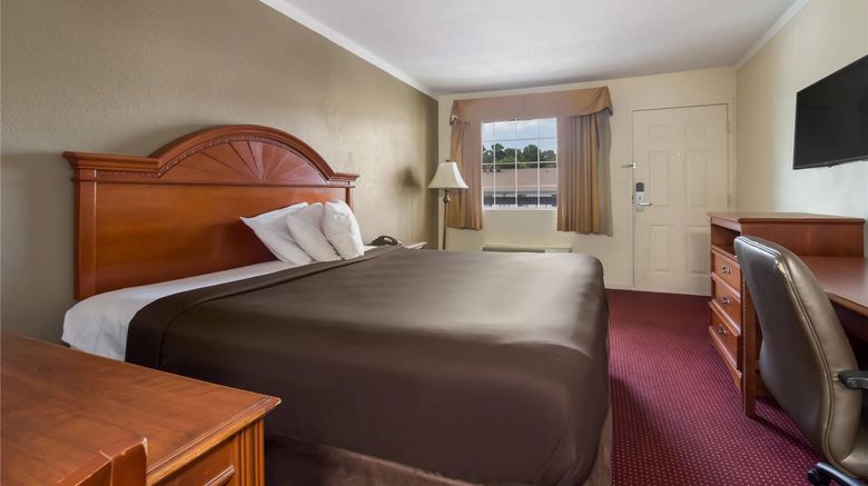<b>Suburban Studios Room</b>. Images powered by <a href="https://iceportal.shijigroup.com/" title="IcePortal" target="_blank">IcePortal</a>.