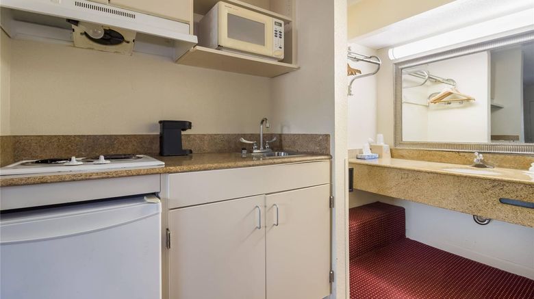 <b>Suburban Studios Room</b>. Images powered by <a href="https://iceportal.shijigroup.com/" title="IcePortal" target="_blank">IcePortal</a>.
