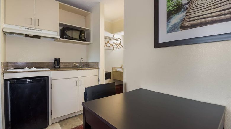 <b>Suburban Studios Room</b>. Images powered by <a href="https://iceportal.shijigroup.com/" title="IcePortal" target="_blank">IcePortal</a>.