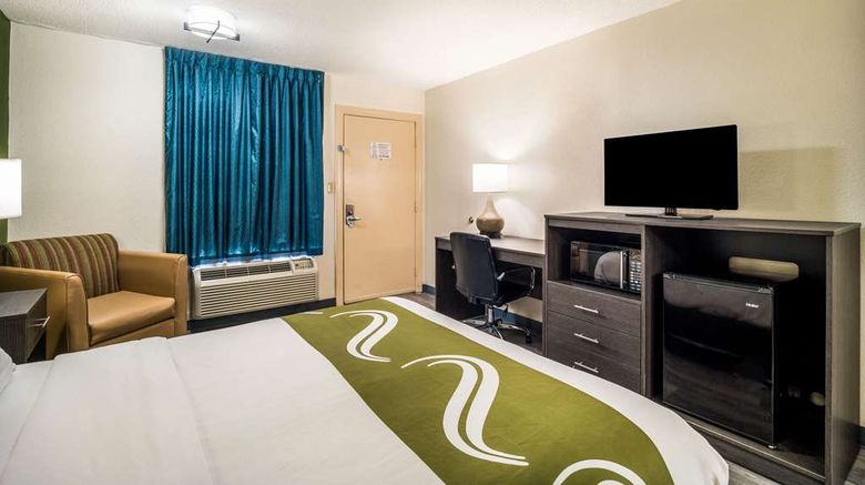 <b>Quality Inn Room</b>. Images powered by <a href="https://iceportal.shijigroup.com/" title="IcePortal" target="_blank">IcePortal</a>.