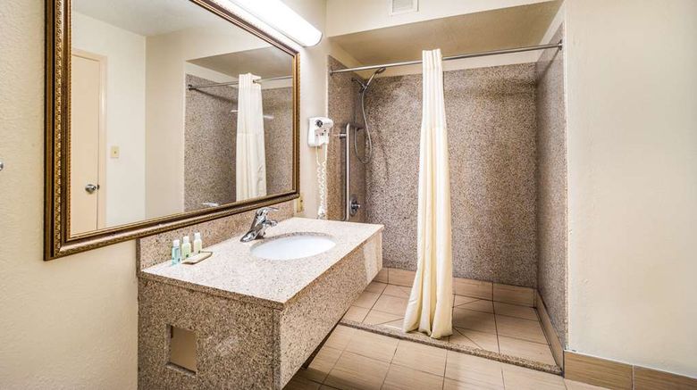 <b>Quality Inn Room</b>. Images powered by <a href="https://iceportal.shijigroup.com/" title="IcePortal" target="_blank">IcePortal</a>.