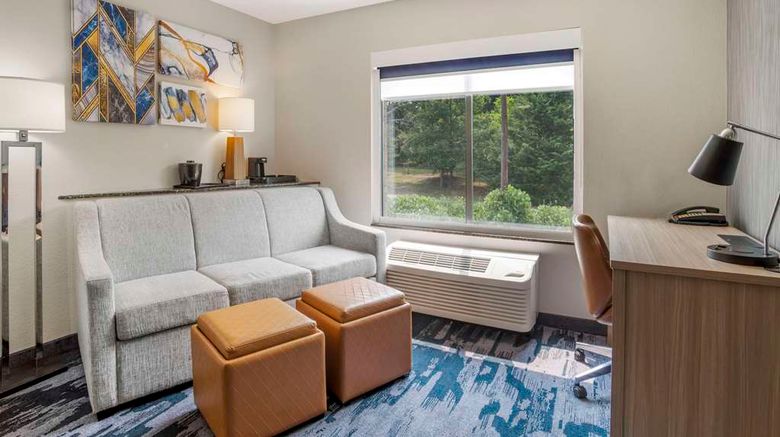 <b>Comfort Suites at WestGate Mall Room</b>. Images powered by <a href="https://iceportal.shijigroup.com/" title="IcePortal" target="_blank">IcePortal</a>.