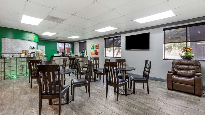 <b>Quality Inn & Suites Ft Jackson Maingate Restaurant</b>. Images powered by <a href="https://iceportal.shijigroup.com/" title="IcePortal" target="_blank">IcePortal</a>.