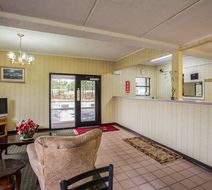 Econo Lodge Inn and Suites Lugoff Lobby