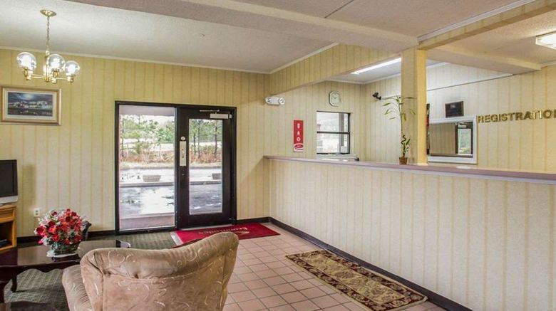 <b>Econo Lodge Inn and Suites Lugoff Lobby</b>. Images powered by <a href="https://iceportal.shijigroup.com/" title="IcePortal" target="_blank">IcePortal</a>.