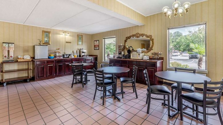 <b>Econo Lodge Inn and Suites Lugoff Restaurant</b>. Images powered by <a href="https://iceportal.shijigroup.com/" title="IcePortal" target="_blank">IcePortal</a>.