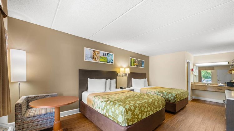 Econo Lodge Inn and Suites Lugoff Room