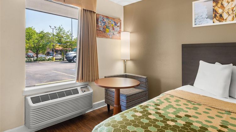 Econo Lodge Inn and Suites Lugoff Room