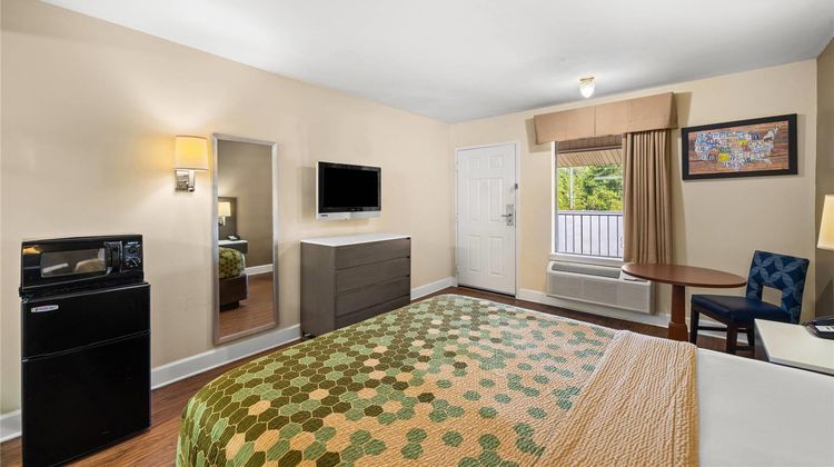Econo Lodge Inn and Suites Lugoff Room
