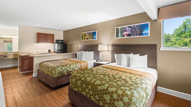 Econo Lodge Inn and Suites Lugoff Suite