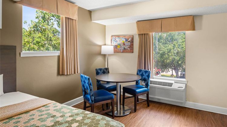 Econo Lodge Inn and Suites Lugoff Suite