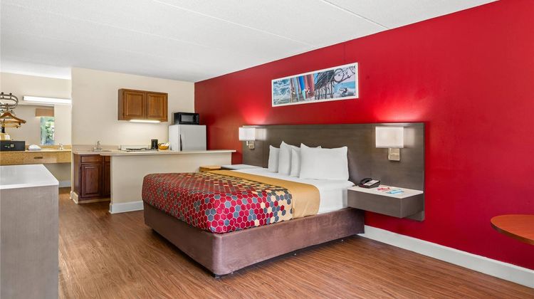 Econo Lodge Inn and Suites Lugoff Suite