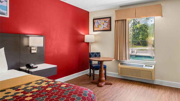 Econo Lodge Inn and Suites Lugoff Suite