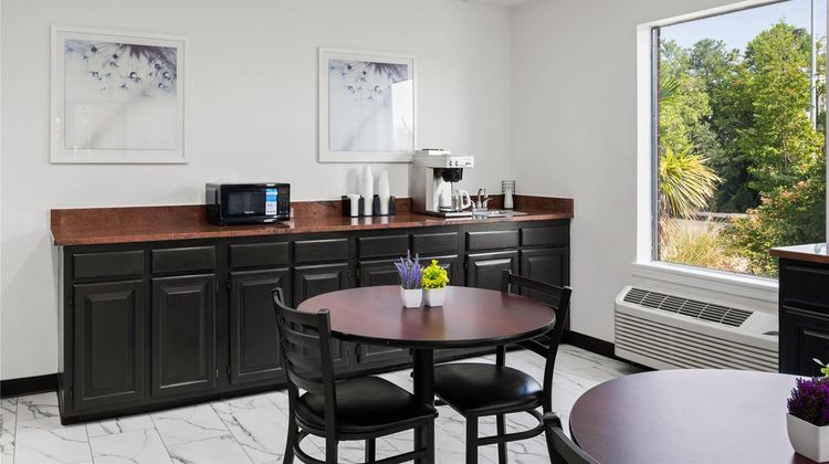 Econo Lodge Inn and Suites Lugoff Restaurant