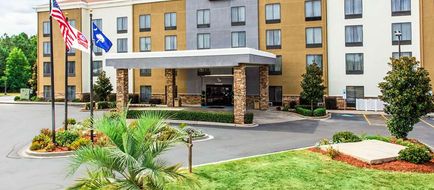 Comfort Suites Exterior