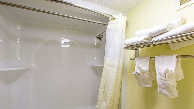 <b>Clarion Inn Airport Suite</b>. Images powered by <a href="https://iceportal.shijigroup.com/" title="IcePortal" target="_blank">IcePortal</a>.