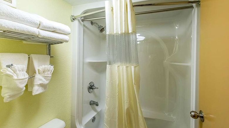 <b>Clarion Inn Airport Suite</b>. Images powered by <a href="https://iceportal.shijigroup.com/" title="IcePortal" target="_blank">IcePortal</a>.