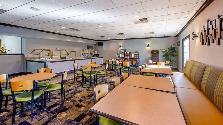 <b>Clarion Inn Airport Restaurant</b>. Images powered by <a href="https://iceportal.shijigroup.com/" title="IcePortal" target="_blank">IcePortal</a>.