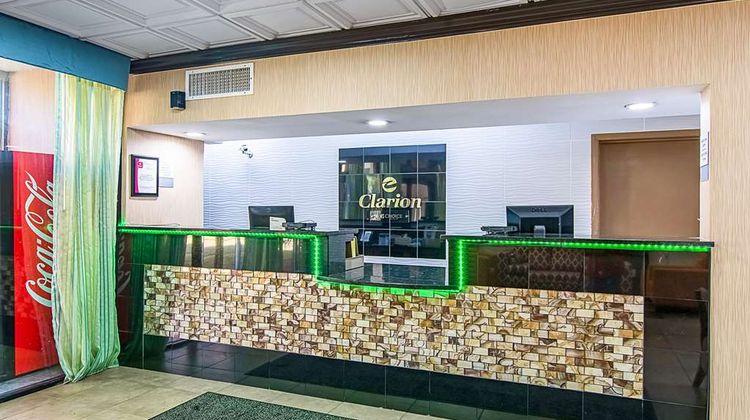 Clarion Inn Airport Lobby