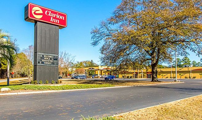 Clarion Inn Airport Exterior