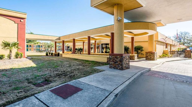 <b>Clarion Inn Airport Exterior</b>. Images powered by <a href="https://iceportal.shijigroup.com/" title="IcePortal" target="_blank">IcePortal</a>.