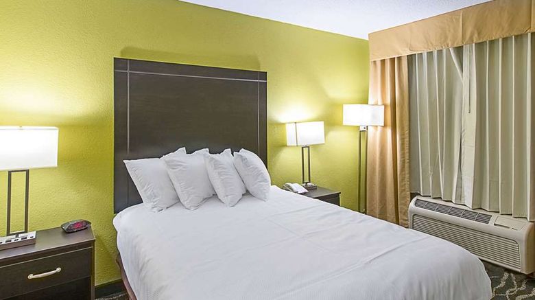<b>Clarion Inn Airport Room</b>. Images powered by <a href="https://iceportal.shijigroup.com/" title="IcePortal" target="_blank">IcePortal</a>.