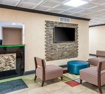 Clarion Inn Airport Lobby